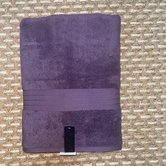 ALFRED SUNG Bath Alfred Sung Hotel Collection Plum Bath Towel 3x57